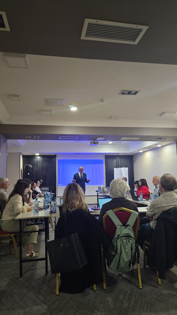 Participanți la workshop, pregătind Declarația de Conformitate PPWR
