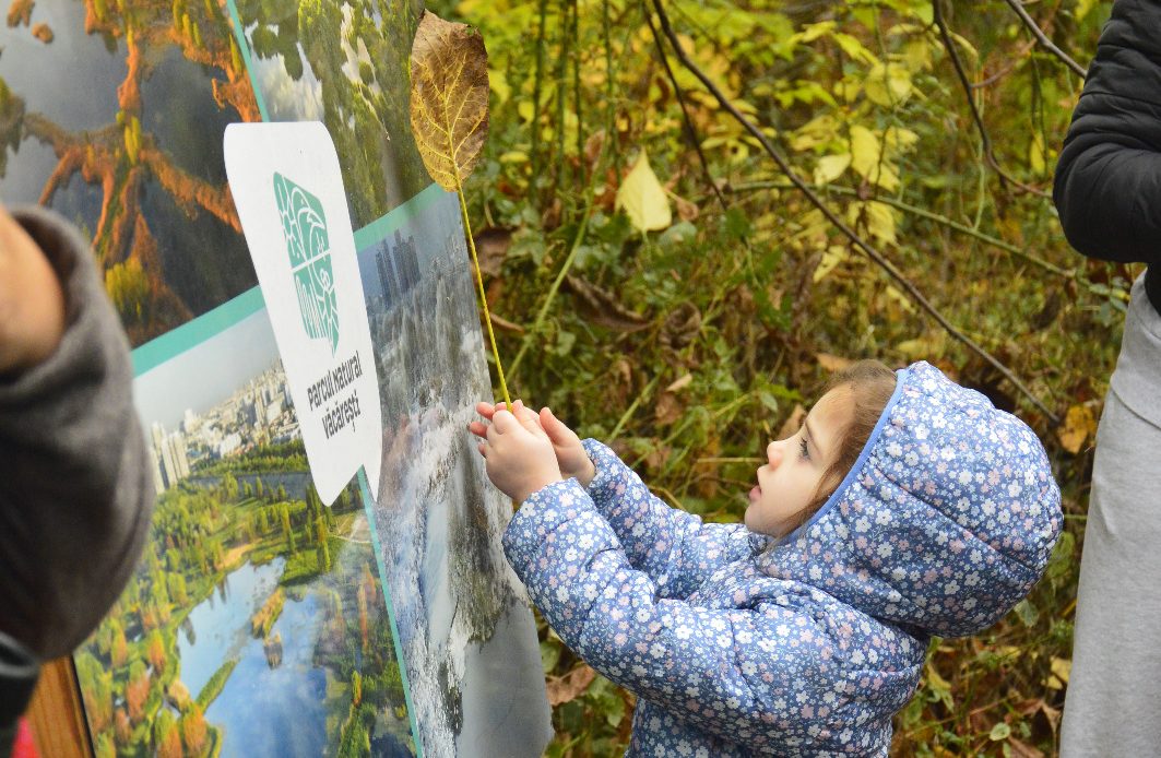 Copii exploratori la NATURE TOGETHER – Family Discovery Trail
