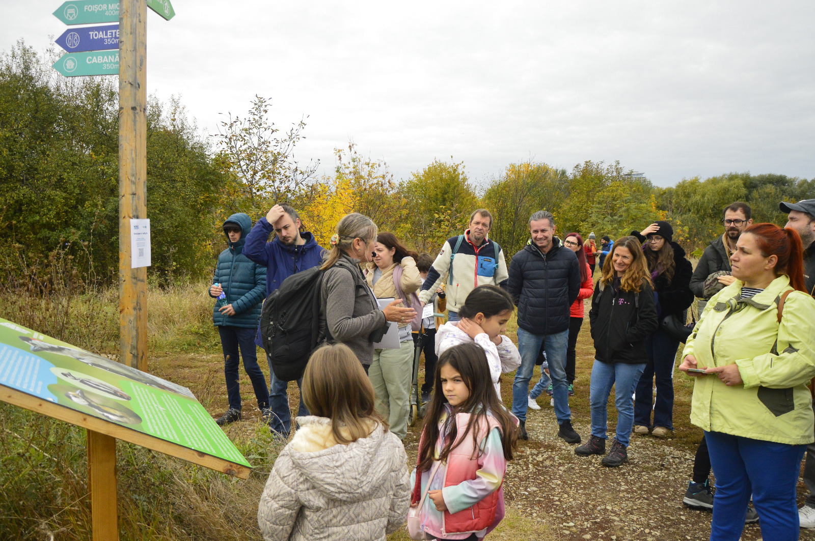 Familii pe traseul NATURE TOGETHER din Parcul Natural Văcărești